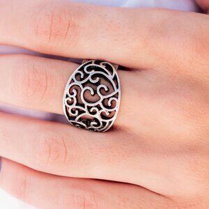 Paparazzi Jewelry Accessories - Dreamy Date Night - Silver Ring - Vintage